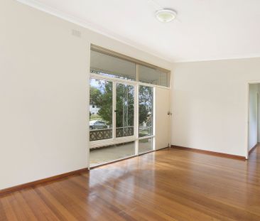 TWO BEDROOM HOUSE IN CONVENIENT LOCATION - Photo 1