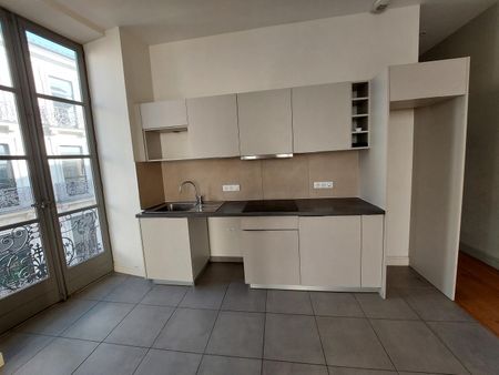 location Appartement F3 DE 66.77m² À NIMES - Photo 5