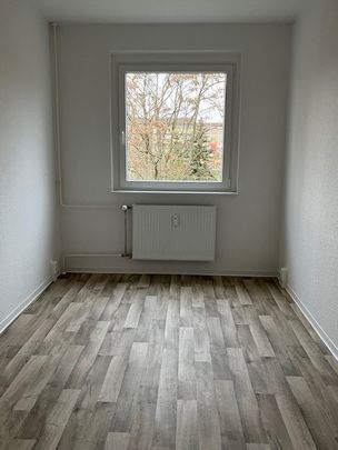 Sanierte 3 Raum-Wohnung mit Balkon und Badewanne - Photo 1