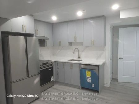 43 Herefordshire Crescent #UNIT 2 - Photo 5