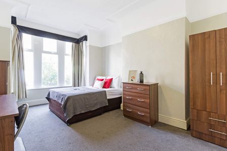 10 GROVE GARDENS Leeds - LS6 4EG - Photo 4