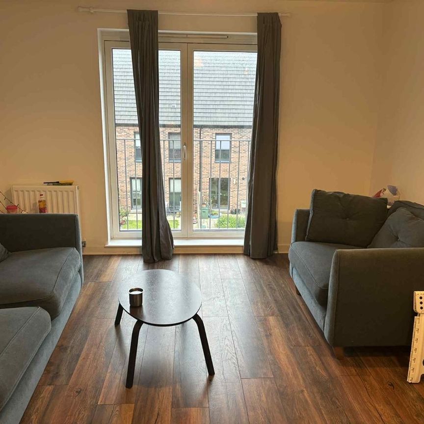 2 Bed Flat, Griffin Road, EH4 - Photo 1