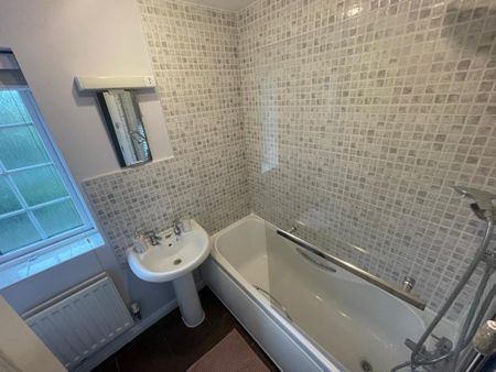 4 bedroom townhouse to rent - Photo 3