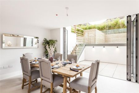 4 bedroom end of terrace house to rent - Photo 3