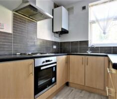 2 BEDROOM House - Terraced - Photo 4