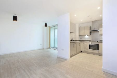 2 bedroom flat in 11 Hardwicks Square - Photo 4