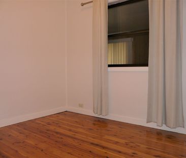 Three bedroom home with family yard - Photo 5