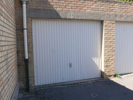 Lichtrijk en ruim 2 slaapkamer appartement - Photo 3