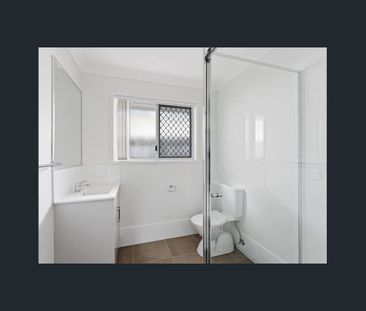 Spacious and modern duplex available in the heart of Mango Hill! - Photo 3