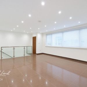 2 bedroom maisonette to rent - Photo 2