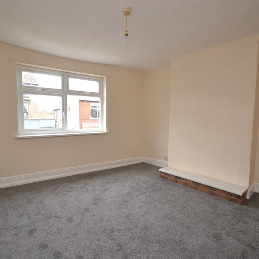 2 bed Flat for Rent - Photo 1