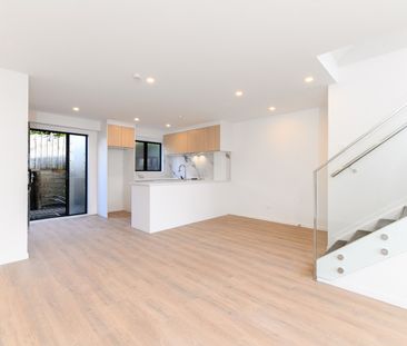 Stylish living in Massey! - Photo 3