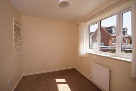 A 2 Bedroom House in Swindon Village GL51 0AP - Photo 2