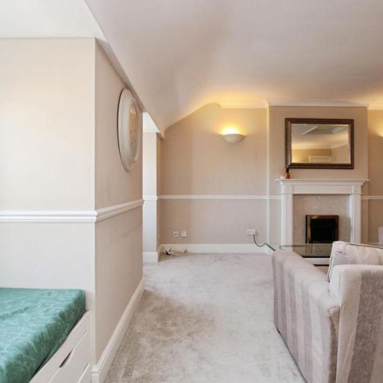 A brilliant property located within a short walk to both Clifton Village and the Triangle. - Photo 1