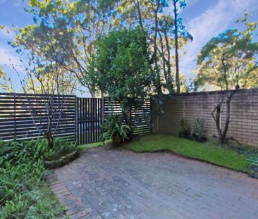 SPACIOUS TWO BEDROOM APARTMENT IN CONVENIENT LOCATION - Photo 6