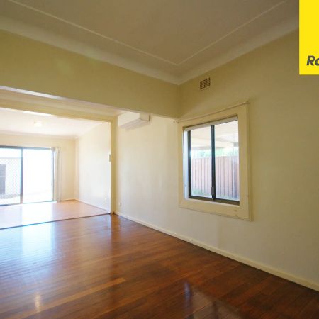 WELL PRESENTED FOUR BEDROOM FAMILY HOME - Photo 4