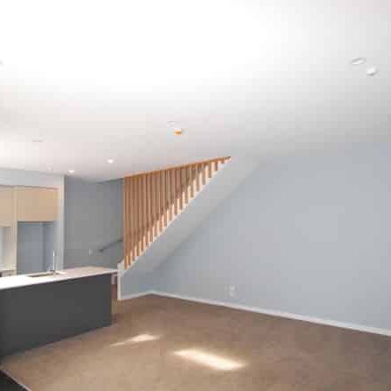 MODERN CENTRAL CITY TOWNHOUSE: - Photo 1