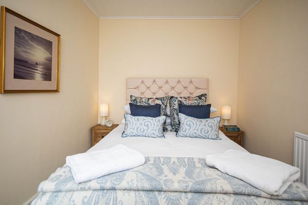 4 bedroom House To Let Total Size: 1625 SQ FT - Photo 1