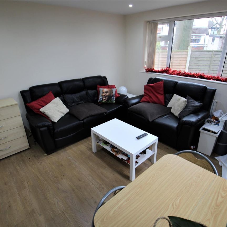 Greyshiels Avenue, Headingley, LS6 3DR, Leeds - Photo 1