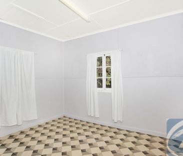 Charming 4-bedroom cottage in quiet corner of Nambour - Photo 1