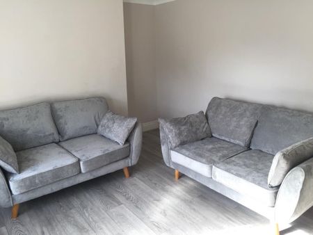 3 bedroom flat to rent - Photo 3