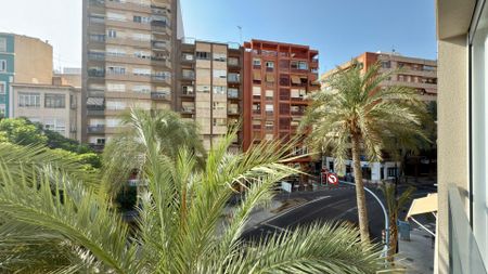 Apartment in the Heart of Alicante with Spectacular Views - Photo 4