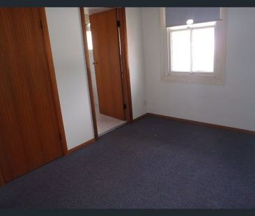 One Bedroom unit with air conditioning - Photo 2