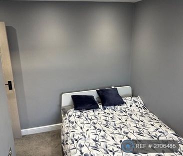 1 bedroom in a house share to rent - Photo 2