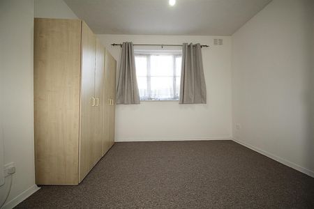 1 Bedroom Flat - Purpose Built To Let - Photo 2