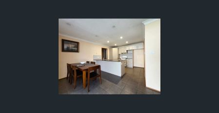 Comfort, Convenience in the Heart of Bligh Park - Photo 3