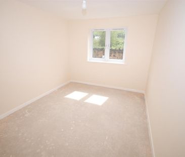 2 bedroom Flat To Let - Photo 2
