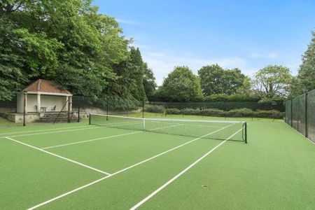 Beautiful Manor House ,Stunning 11 acre private grounds KT11 - Photo 4