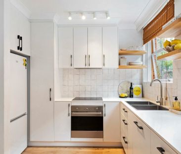 Newport Parkside Setting with Relaxed Vibes & Chic Interiors - Photo 1