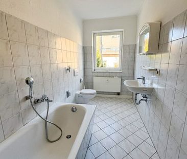 Frisch renovierte 2-Raum-Wohnung mit neuer Einbauküche in Beierfeld... - Photo 5