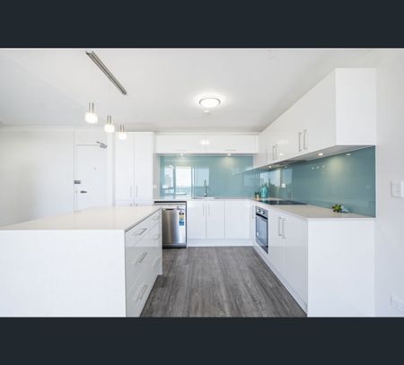 302/29 Hill Avenue, Burleigh Heads, Qld 4220 - Photo 3