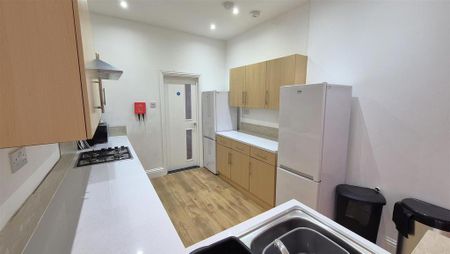 5 bedroom terraced house to rent - Photo 2