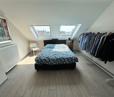 Goed gelegen duplex appartement met 2 slaapkamers, terras en carport te Tongeren - Foto 5