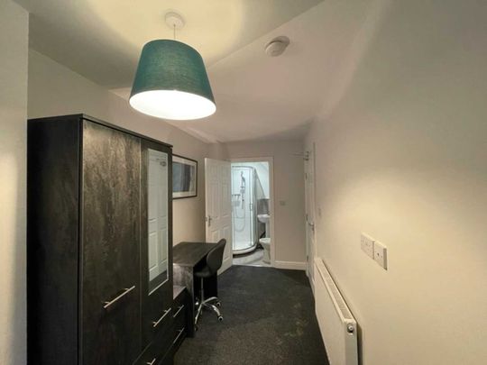 Silverdale Road, Bolton - Photo 1
