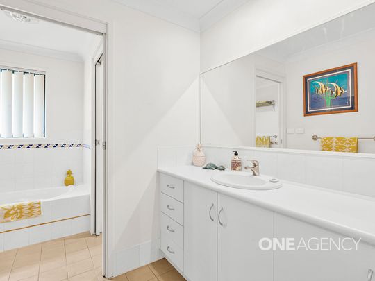 FULLY FURNISHED COASTAL HOME IN THE HEART OF HUSKISSON - Photo 1