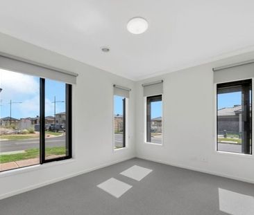 THREE BEDROOM HOME - Photo 4