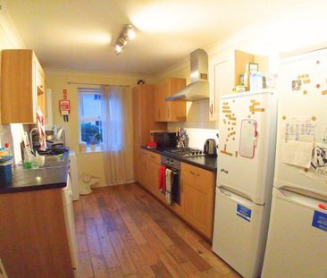 1 bedroom in a house share to rent - Photo 5