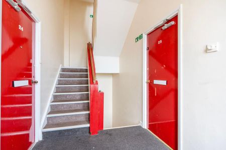 2 bedroom flat to rent - Photo 2