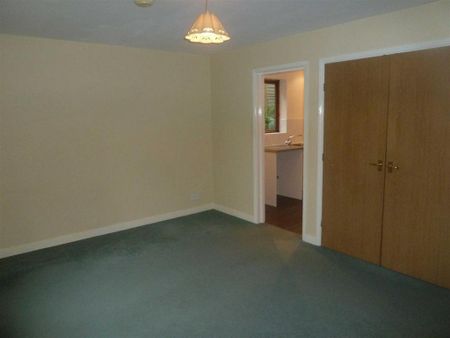 Studio to rent - Photo 2