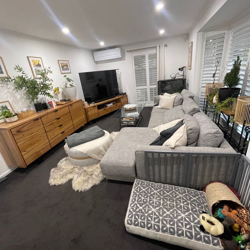 Croydon South - Photo 1