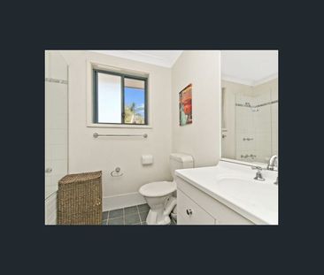 Low maintenance and spacious Townhouse - Photo 2