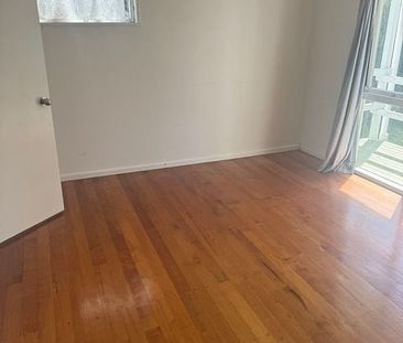 Charming 1BR Flat w/ Deck & Garden! - Photo 1