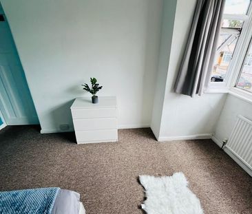 Room in a Shared House, Woodmansterne Road, SW16 - Photo 2