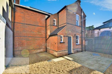 2 bedroom semi-detached house to rent - Photo 4