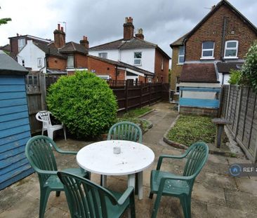 4 bedroom semi-detached house to rent - Photo 5