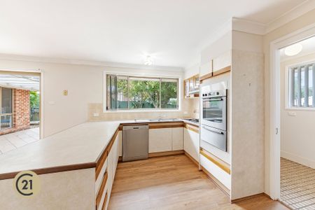 Spacious 4 Bedroom Family Home with Pool & Entertaining Area - Photo 2
